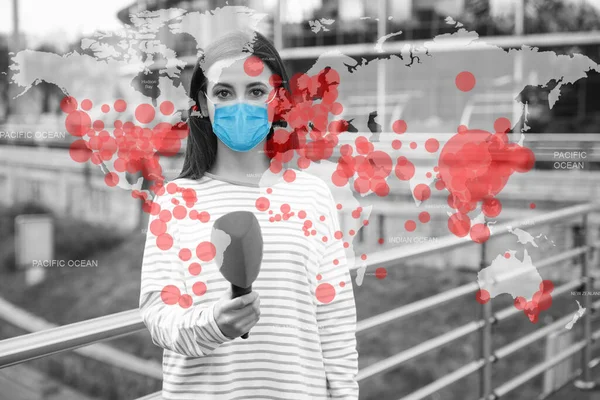 Orvosi Maszkos Újságíró Aki Híreket Közöl Koronavírus Járvány Idején Betegségek — Stock Fotó