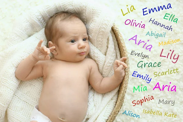 Выбираю Имя Малышки Красивый Новорожденный Колыбели Вид Сверху — стоковое фото