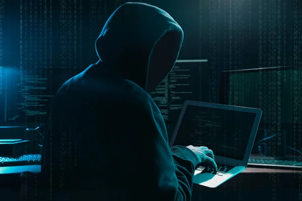 Cyber Ποινικό Σύστημα Hacking Στο Τραπέζι Ψηφιακό Δυαδικό Κώδικα Πρώτο — Φωτογραφία Αρχείου