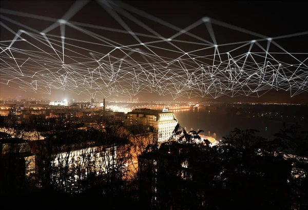 Σύγχρονη Πόλη Νύχτα Και Ραδιοφωνικό Δίκτυο Έννοια Σύνδεσης — Φωτογραφία Αρχείου