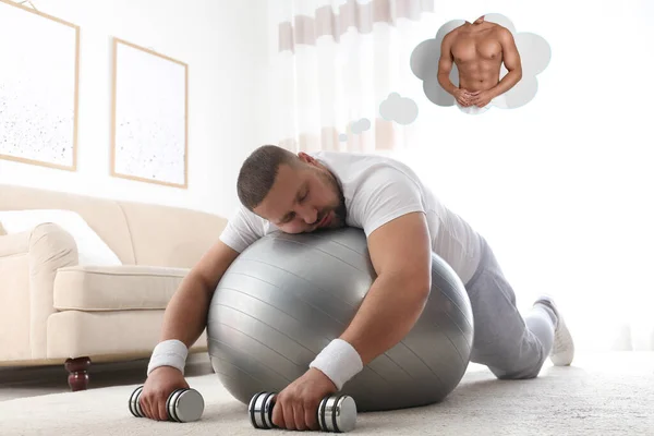 Överviktig Man Sover Hemma Och Drömmer Muskulös Kropp — Stockfoto