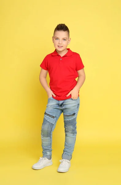 Pełna Długość Portret Cute Little Boy Żółtym Tle — Zdjęcie stockowe