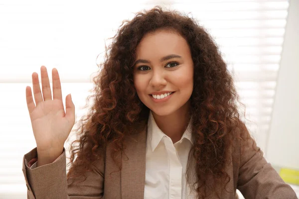 Heureuse Femme Afro Américaine Utilisant Chat Vidéo Bureau Vue Depuis — Photo