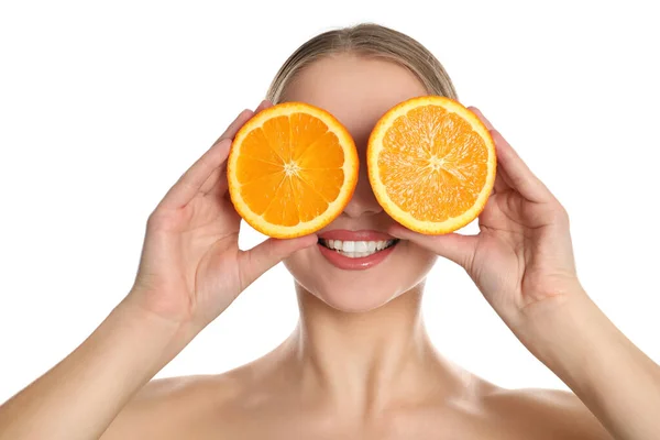 Jonge Vrouw Met Gesneden Oranje Witte Achtergrond Vitaminerijk Voedsel — Stockfoto