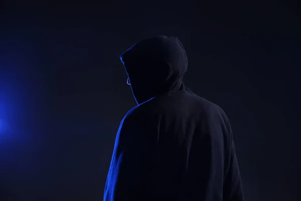 Mann Mit Kapuze Auf Dunklem Hintergrund Cyberkriminalität — Stockfoto