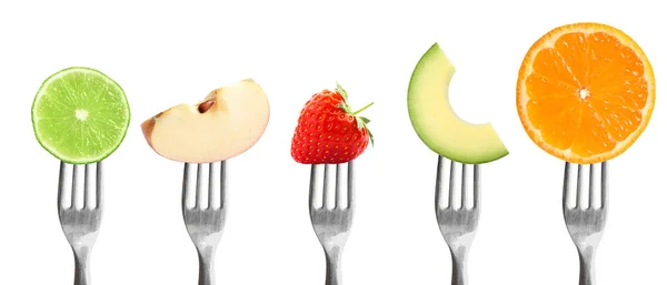 Garfos Com Diferentes Vegetais Frutas Fundo Branco Design Banner Refeição — Fotografia de Stock