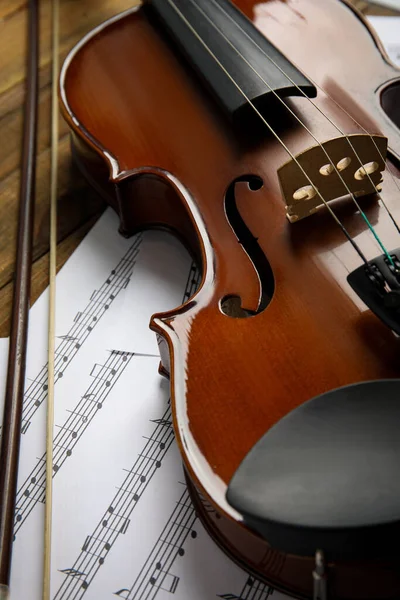 Bellissimi Fogli Violino Arco Note Sul Tavolo Legno — Foto Stock