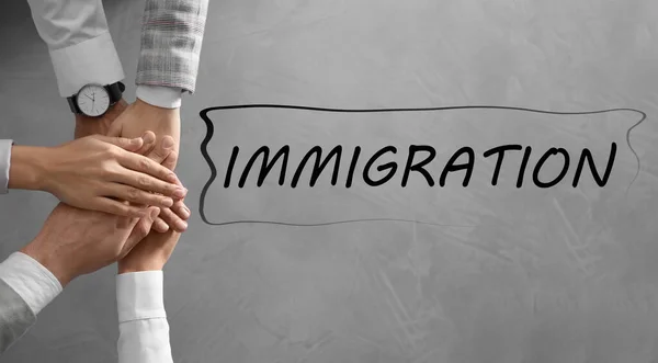 Concepto Inmigración Gente Cogida Mano Vista Superior — Foto de Stock