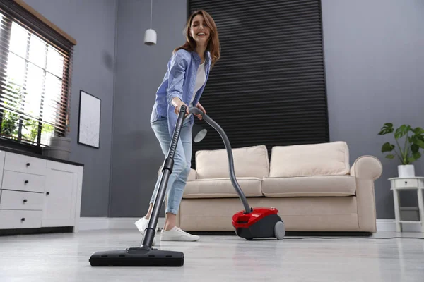 Young Woman Using Vacuum Cleaner Home — Stock Photo, Image