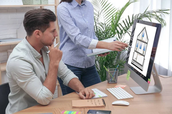 Ingenieurs Aan Het Werk Collega Projecteren Huis Functie — Stockfoto