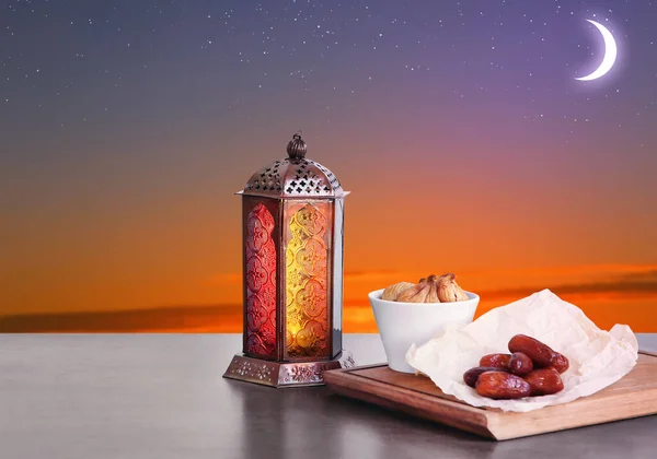 Lanterne Traditionnelle Ramadan Fruits Secs Sur Table Vacances Musulmanes — Photo