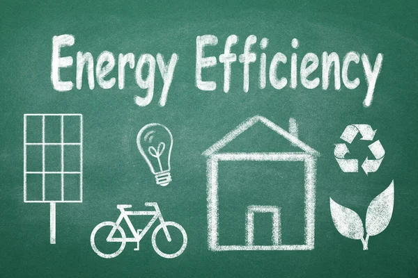 Energieeffizienzkonzept Haus Und Verschiedene Ikonen Auf Kreide Gezeichnet — Stockfoto