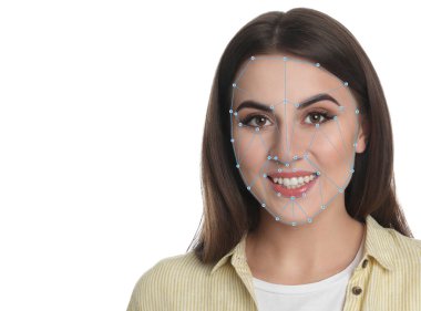 Yüz tanıma sistemi. Beyaz arka planda biyometrik tanımlama ızgarası olan genç bir kadın.