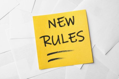 Kağıt üzerinde yeni kurallar, üst görünüm metni ile not