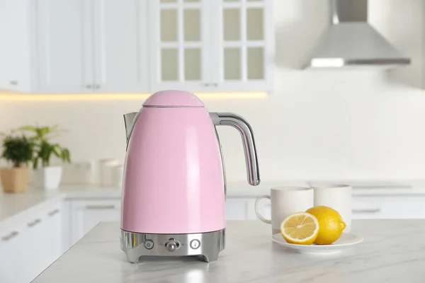 Modern Electric Kettle Cups Lemons Table Kitchen — Stock Photo, Image