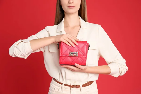 Young Woman Casual Outfit Stylish Bag Red Background Closeup — Stock Photo, Image