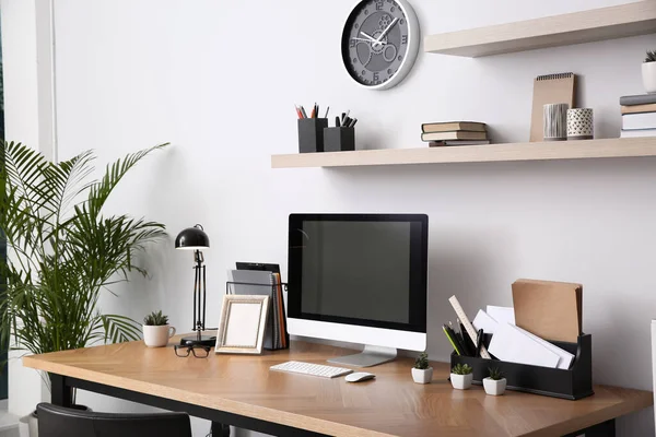 Ordinateur Moderne Sur Table Intérieur Bureau Lieu Travail Élégant — Photo