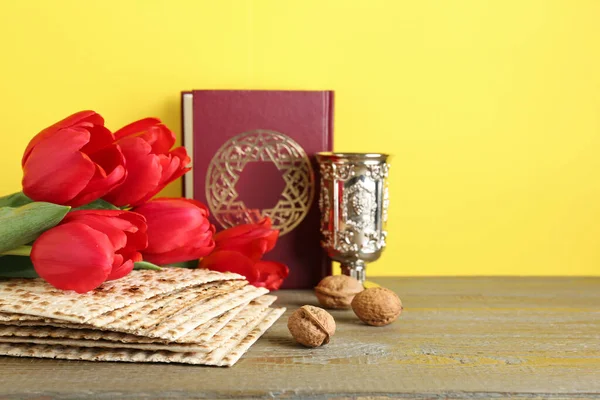 Samenstelling Met Pascha Matten Houten Tafel Pesach Viering — Stockfoto