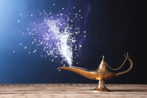 Джинн Появляется Волшебной Лампы Желаний Сказка — стоковое фото