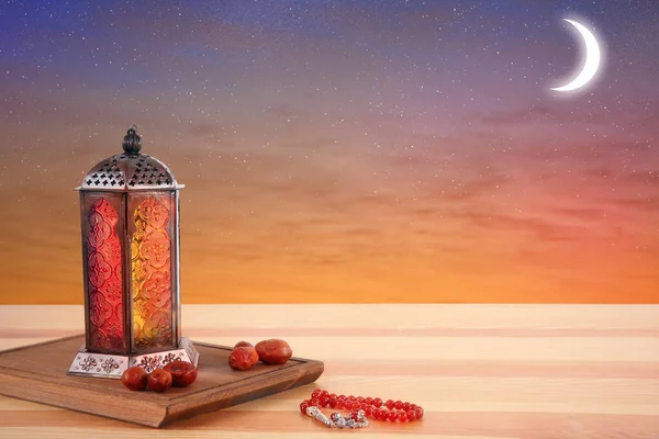 Lanterne Traditionnelle Ramadan Dates Perles Prière Sur Table Vacances Musulmanes — Photo