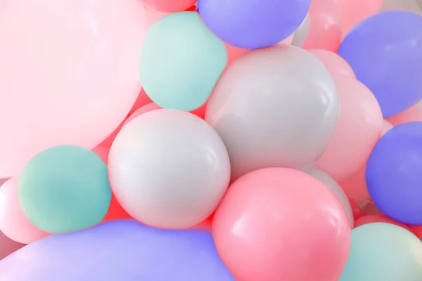 Όμορφη Πολύχρωμα Μπαλόνια Στο Φως Φόντο Closeup Διακόσμηση Πάρτι — Φωτογραφία Αρχείου
