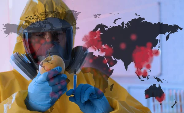 Wissenschaftler Chemischen Schutzanzug Mit Apfel Und Spritze Labor Impfstoffforschung — Stockfoto