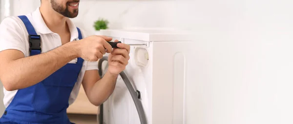 Professionele Loodgieter Repareren Wasmachine Badkamer Ruimte Voor Tekst Banner Ontwerp — Stockfoto