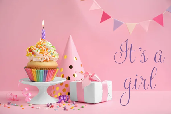 Composición Con Baby Shower Cupcake Para Niña Sobre Fondo Rosa —  Fotos de Stock
