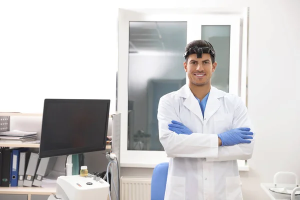 Modern Klinikte Profesyonel Cerrahın Portresi Metin Için Boşluk — Stok fotoğraf