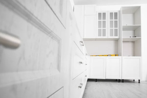 Interior Cozinha Elegante Com Mobiliário Recém Instalado — Fotografia de Stock