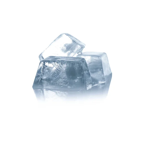 Beyaz Üzerinde Kristal Berrak Buz Küpleri — Stok fotoğraf