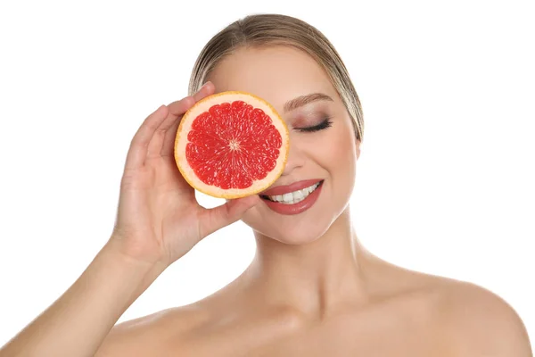 Mujer Joven Con Pomelo Cortado Sobre Fondo Blanco Alimentos Ricos — Foto de Stock