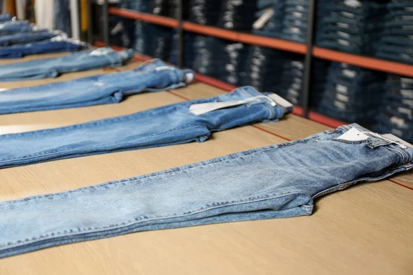 Pantalones Vaqueros Azules Con Estilo Tienda — Foto de Stock