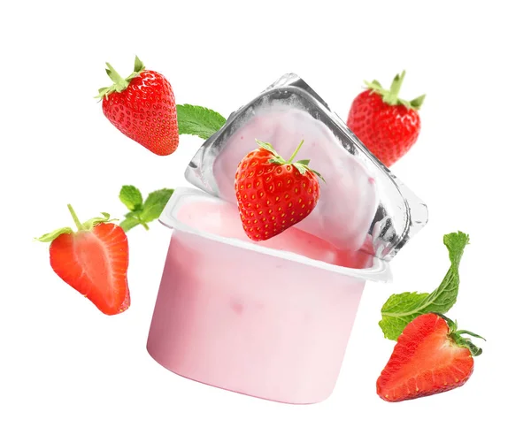 Delicioso Yogur Fresas Sobre Fondo Blanco — Foto de Stock