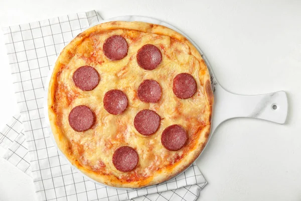 Tasty Pepperoni Pizza White Table Flat Lay — Stock Photo, Image