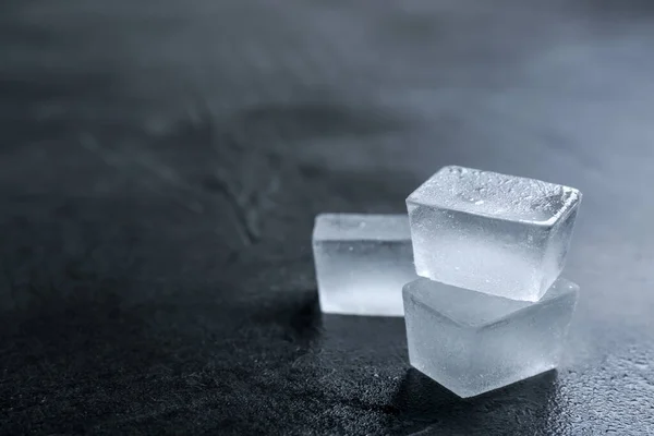 Cubes Glace Sur Surface Grise Gros Plan Espace Pour Texte — Photo