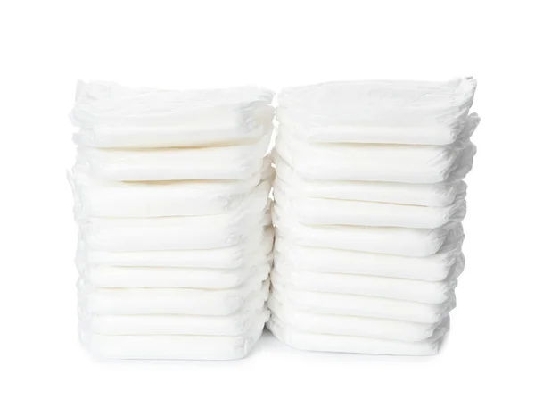 一堆堆被白色隔离的婴儿尿布 — 图库照片