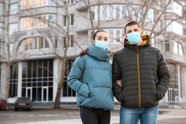 Couple Wearing Disposable Masks Outdoors Dangerous Virus — Stock Photo, Image
