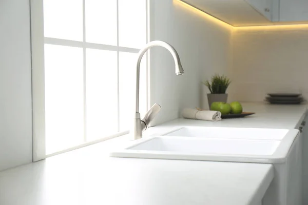 New Ceramic Sink Modern Tap Stylish Kitchen Interior — Stock Photo, Image