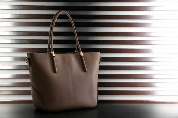 Elegante Bolso Mujer Sobre Mesa Gris Oscuro Espacio Para Texto — Foto de Stock