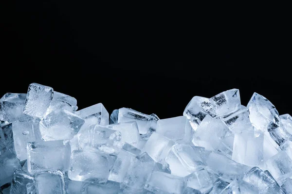 Eiswürfel Auf Schwarzem Hintergrund Nahaufnahme — Stockfoto