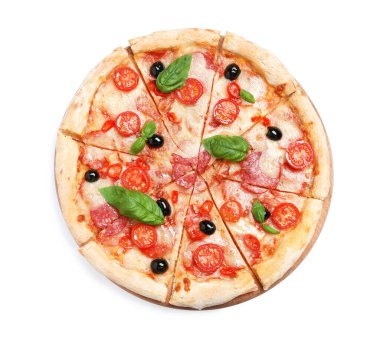 Lezzetli pizza Diablo beyaz manzarada izole edilmiş.