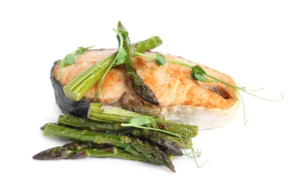 Steak Salmon Lezat Dengan Asparagus Diisolasi Pada Putih — Stok Foto