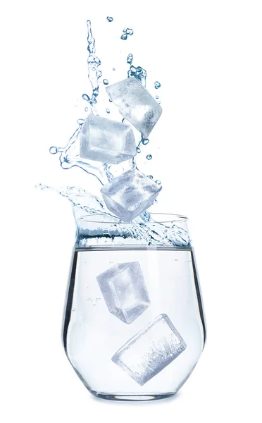 Cubes Glace Cristal Tombant Dans Eau Sur Fond Blanc Boisson — Photo