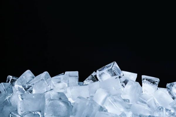 Eiswürfel Auf Schwarzem Hintergrund Nahaufnahme — Stockfoto