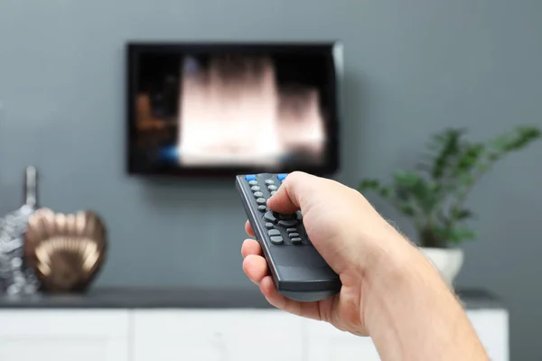 Man Switching Channels Set Remote Control Home — Stock Photo, Image