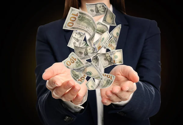 Vrouw Met Geld Zwarte Achtergrond Close Wisselkoers — Stockfoto