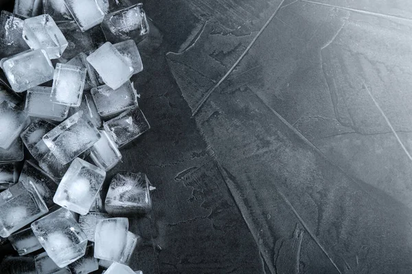 Cubos Gelo Mesa Cinzenta Deitado Plano Espaço Para Texto — Fotografia de Stock