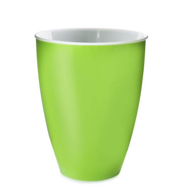 Yeşil boş saksı beyaza izole edilmiş.