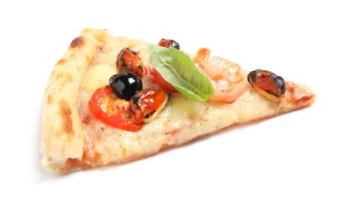 Lezzetli pizza dilimleri ve beyaz deniz ürünleri.